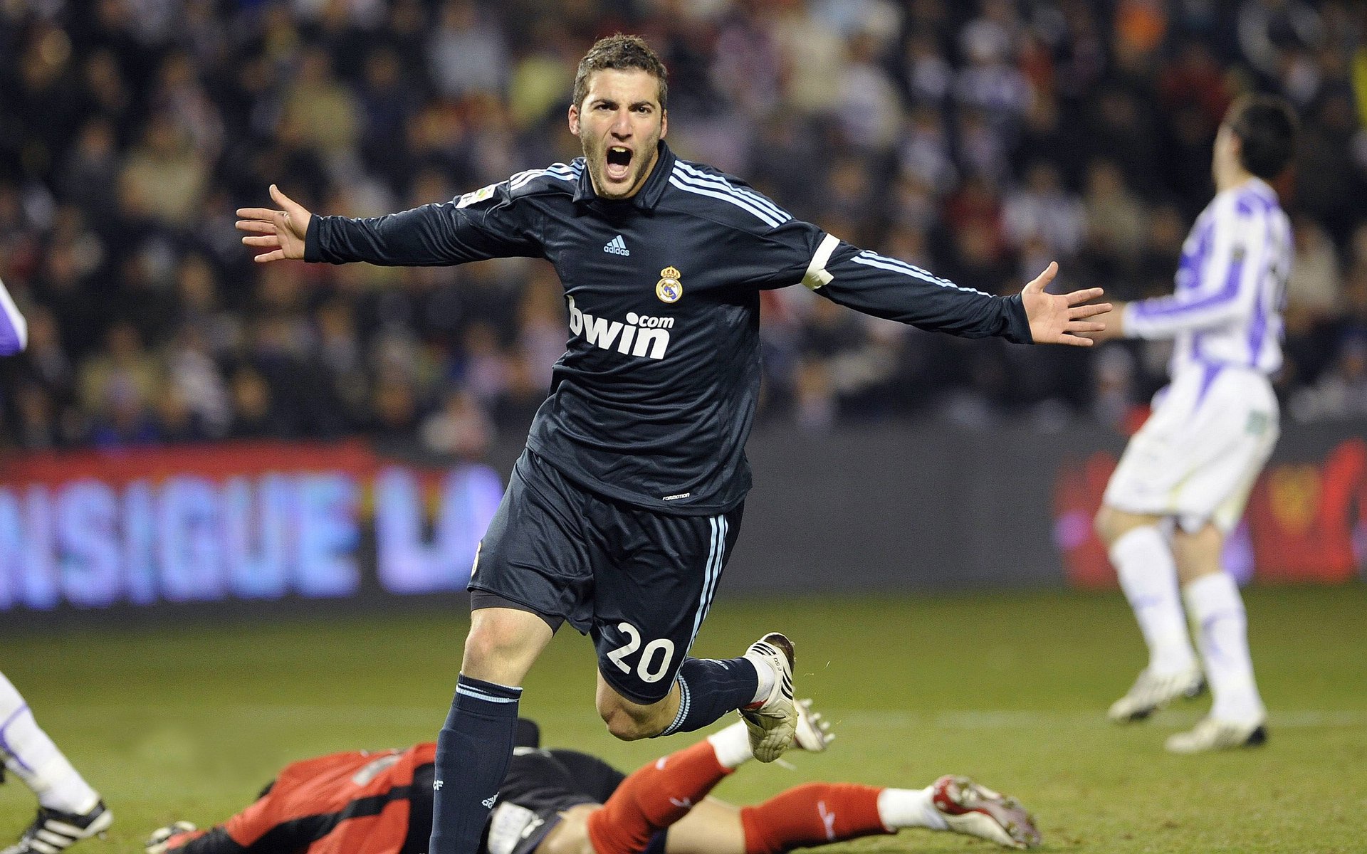 法甲激情澎湃:场面极具观赏价值,法甲视频集锦