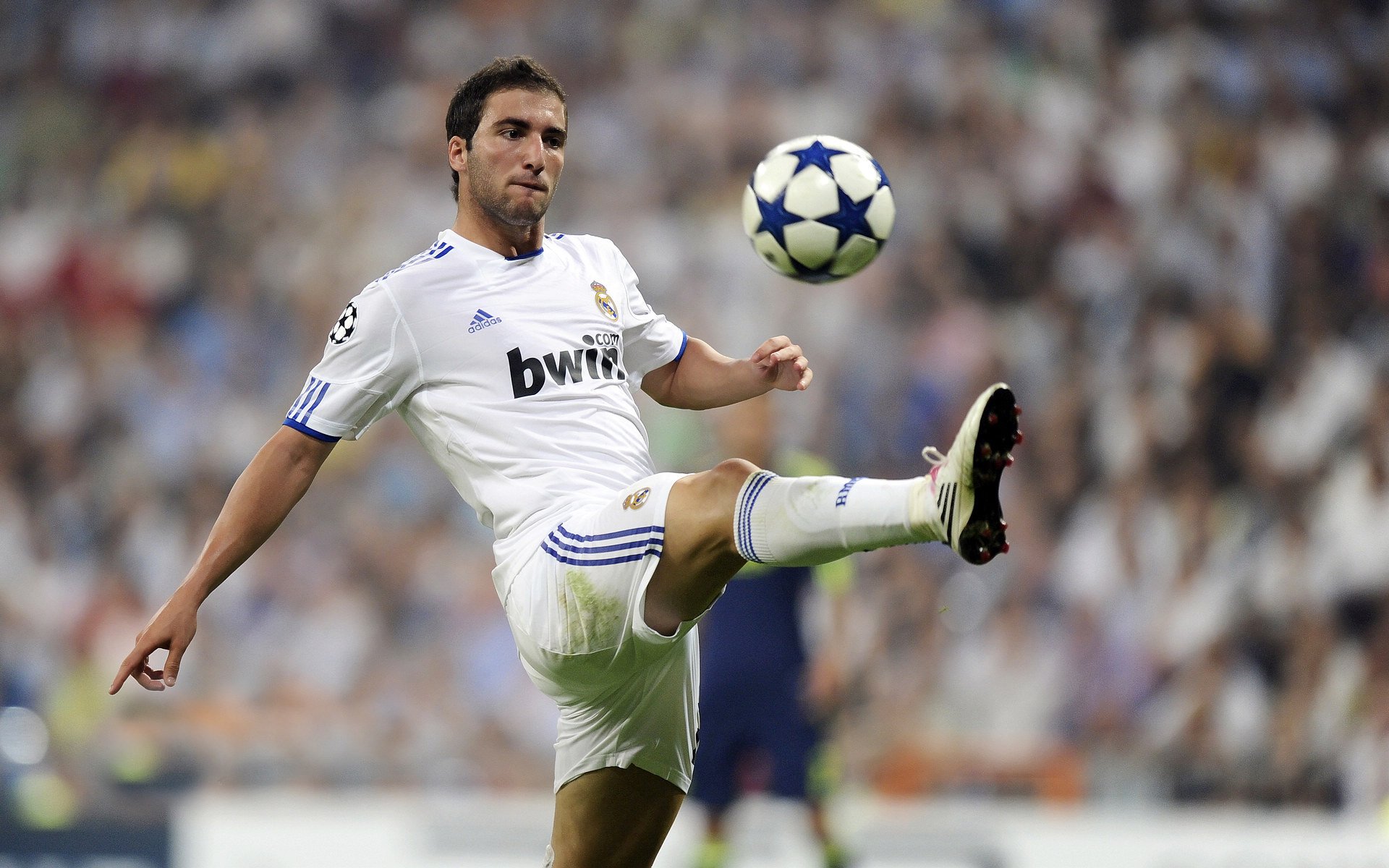 逆境突围:球队如何实现“最燃逆转”?